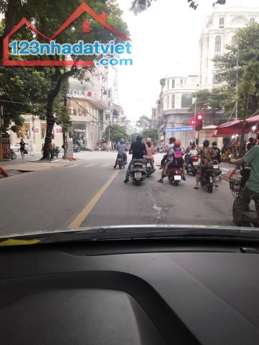 Bân nhà mặt đường Trần Hưng Đạo p Trần Hưng Đạo - Nam Định
