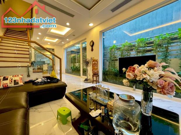 Bán Nhanh Nhà Phố Lạc Long Quân, Tây Hồ DT 40/60m2 x 4 Tầng MT 5m Nhà Lô Góc OTO Đỗ Cửa...