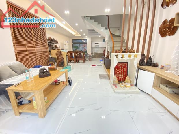 Gấp bán biệt thự mini, HXH, Bình Tân, 90m2, ngang 6m, 4 tầng, 5PN, full nội thất, giá rẻ