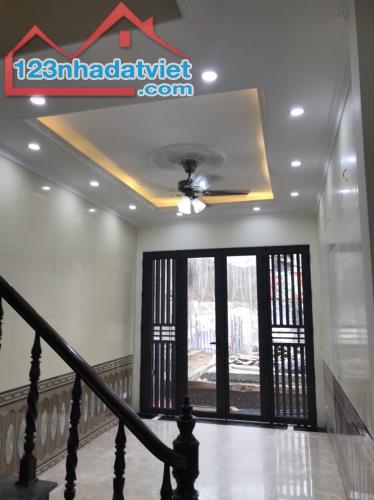 Bán gấp nhà La Khê,Hà Đông 33m2*5T ngõ rộng, thoáng giá chỉ nhỉnh 5 tỷ!