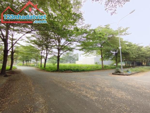 Cần bán 1 số nền đất dự án Thời báo kinh tế, đường Bưng Ông Thoàn, Q9. Có sổ đỏ riêng
