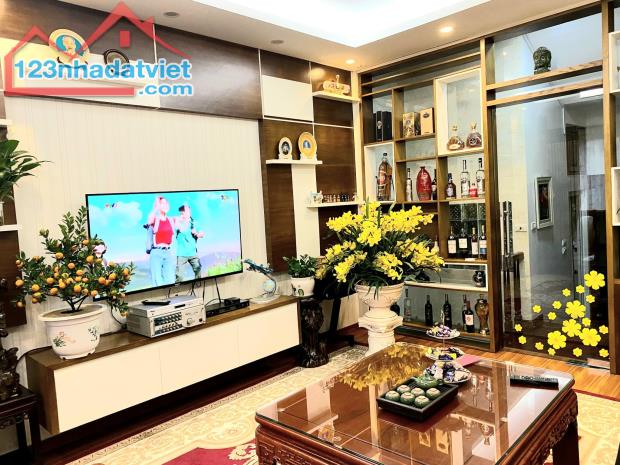 Bán nhà phố Âu Cơ 227 m2, mặt tiền phố 10.5 m, phố kinh doanh, 34 tỷ. - 1