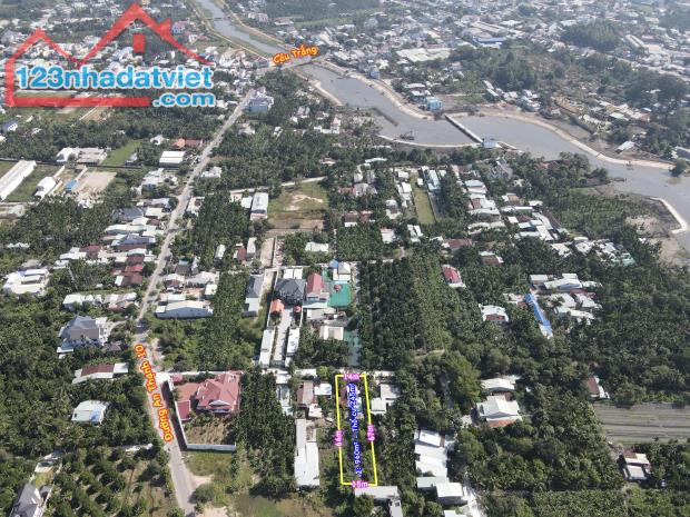 Nhà vườn 960m2, đường bê tông 5m, Gần Cầu Trắng, P.An Thạnh, Thuận An, Vị trí trung tâm