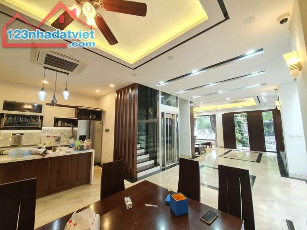 Bán gấp biệt thự Imperia Garden 200m2, 6 tầng, thang máy, giá 49 tỷ