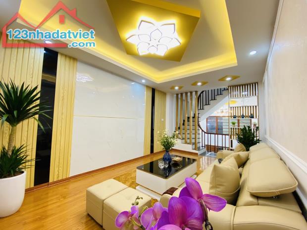 Bán nhà 5 tầng rất đẹp ngõ 460 Khương Đình, Thanh Xuân,2 thoáng gần phố 48m2 chỉ 4.75 tỷ.