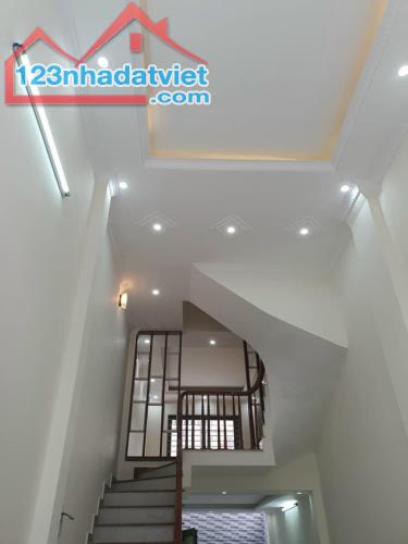 Bán nhà Tựu Liệt, Thanh Trì, Hà Nội. - Diện tích 34m2. - Xây 5 tầng. - Hướng đông Nam. - 6