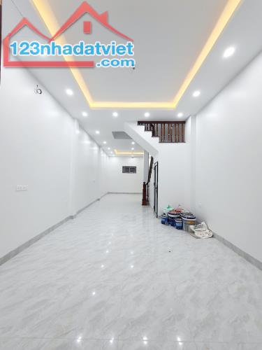 BÁN GẤP NHÀ PHỐ ĐỊNH CÔNG, HOÀNG MAI - 60M2, 3 TẦNG, MT4M, 5.2 TỶ