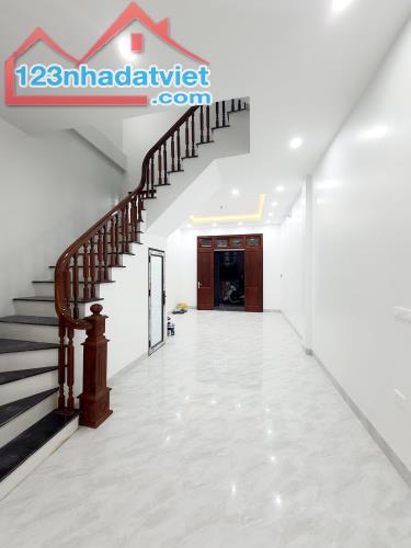BÁN GẤP NHÀ PHỐ ĐỊNH CÔNG, HOÀNG MAI - 60M2, 3 TẦNG, MT4M, 5.2 TỶ - 1