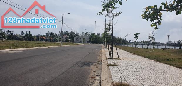 CẦN BÁN 200M2 LÔ BIỆT THỰ VEN SÔNG TP QUẢNG NGÃI. GIÁ RẺ. SỔ SẴN