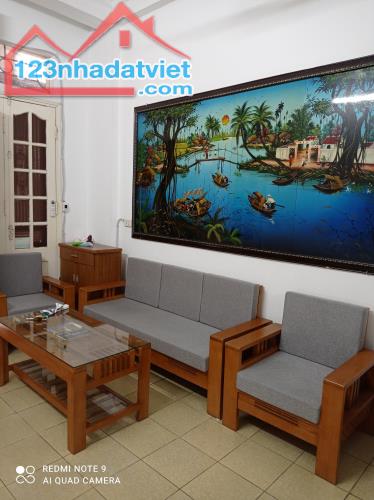 Bán nhà mặt ngõ 54 phố Tôn Thất Tùng.Diện tích 47m2 Mặt tiền 5m.Giá 5,2 Tỷ.