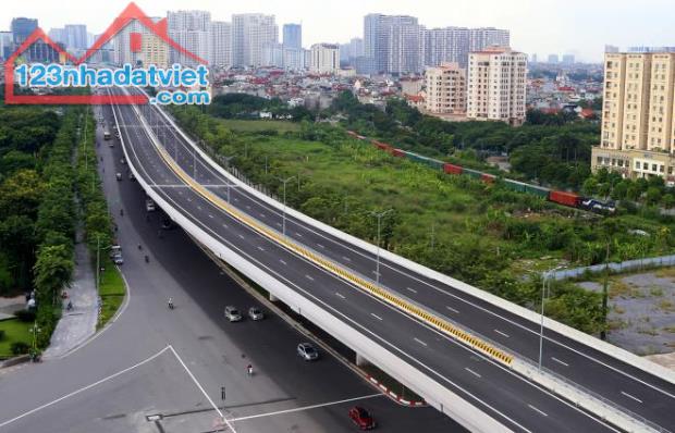 MP Phạm Văn Đồng Cầu Giấy Từ Liêm 220m2 Kinh Doanh Lô góc Tòa nhà Văn Phòng 37.2 Tỷ - 1