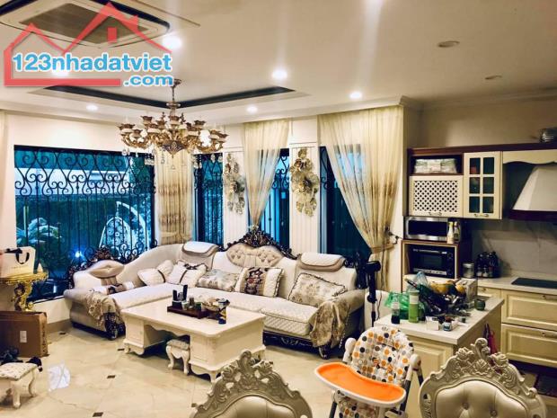 BUILDING 8 TẦNG VIP NHẤT MẶT PHỐ Q.CẦU GIẤY GẦN 200M2 LÔ GÓC MT 8M. DÒNG TIỀN GẦN 3 TỶ/NĂM - 3