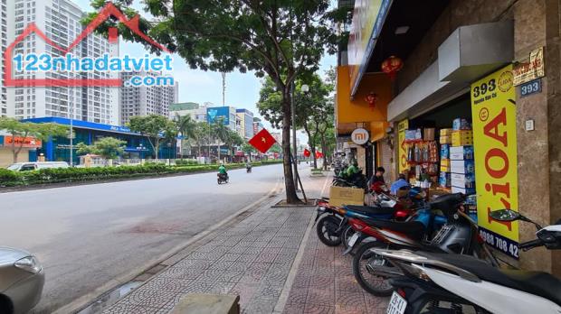 Mặt phố Nguyễn Văn Cừ, Vỉa hè thênh thang, Tầm tài chính Hiếm nhà Mặt Phố. - 1