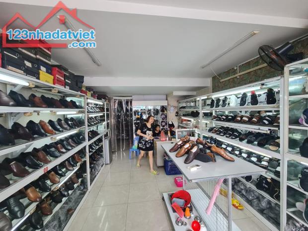 Mặt phố Nguyễn Văn Cừ, Vỉa hè thênh thang, Tầm tài chính Hiếm nhà Mặt Phố. - 3