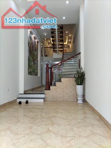 View Ngoại giao đoàn, nhà đẹp Xuân La, 7 tầng thang máy. 50m2 giá 9 tỷ