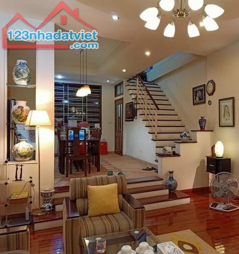 Bán nhà phố Trần Phú, quận Hà Đông, 65m2, 6 tầng, kinh doanh, ô tô đua chỉ 10 tỷ hơn