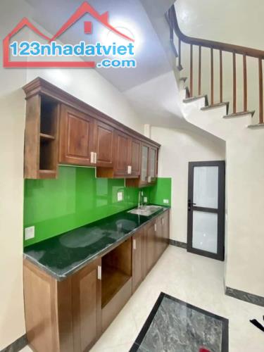 Bán nhà 4 tầng cách mặt Hồ Hoàng Cầu 200m, Dt 39m2 Mt 4m, Giá 5,25 tỷ - 2