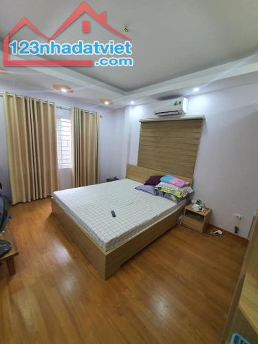 Bán nhà 5 tầng phố Hào Nam gần ga Cát Linh giá 5,6 tỷ - 1