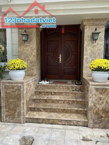 Bán biệt thự huyndai đẳng cấp 195m 3.5 tầng+ hầm ô tô ở sướng, tiện ích vô vàn