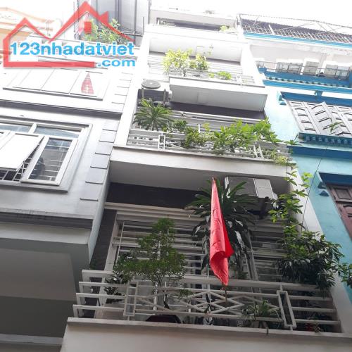 Bán nhà khung BT phố Hào Nam DT 46m  x  5 tầng giá 5,6 tỷ