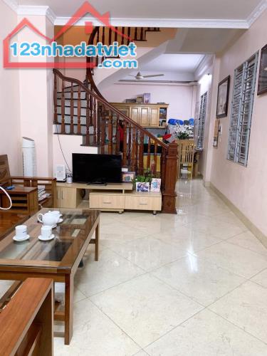 Bán nhà phố Lê Duẩn cách Cv Thống nhất 100m Dt 40m2 x4 tầng, giá 4,8 tỷ - 2