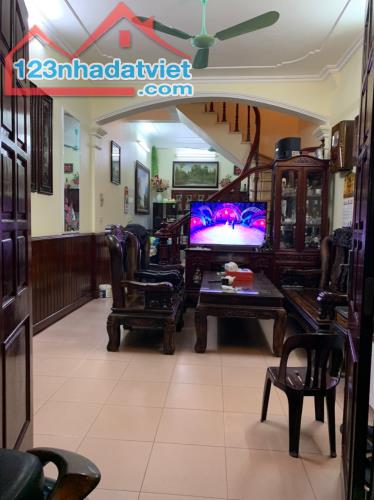 HOT, phố Bùi Xương Trạch 57mx5t hơn 5 tỷ. Đẹp, nhiều phòng ngủ, tiện chợ, gần phố, Hiếm.