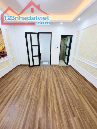 Bán nhà 5 tầng cách Đh Y Hà Nội 50m, diện tích 40m2 Mt 4,5m, Giá 4,5 tỷ, Lh 0911551516 - 1