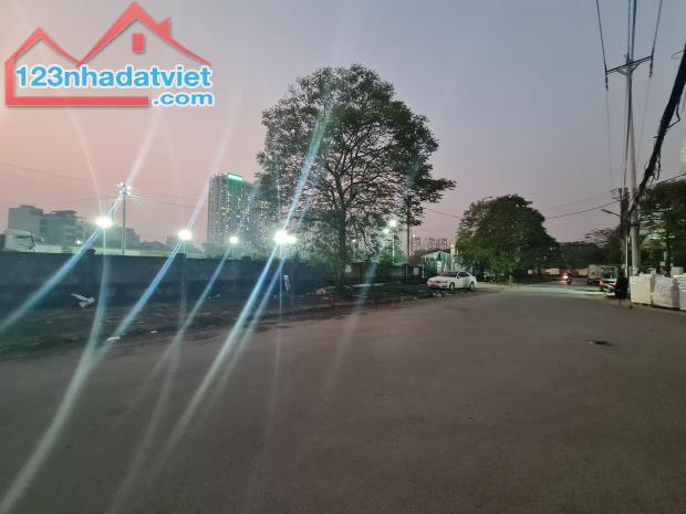 bán mảnh đất mặt phố nguyễn hoàng nam  từ liêm 255 m2 mặt tỉeenf 12.5 m giá 54 tỷ