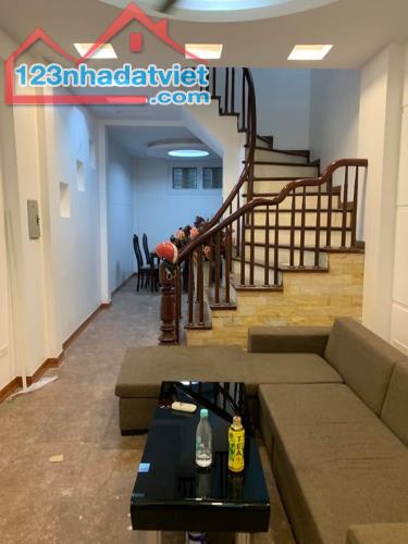 Bán nhà 5 tầng đường Hồ Ba Mẫu diện tích 40m2 mặt tiền 4m, Giá 5,2 tỷ, Lh 0911551516
