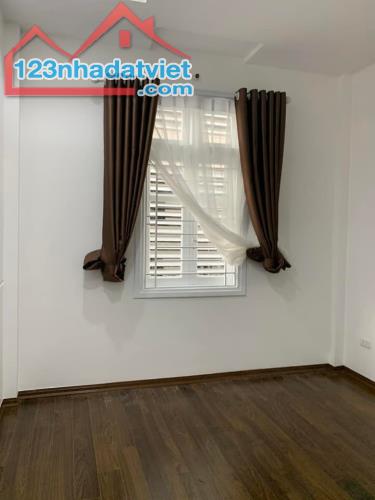 Bán nhà 5 tầng đường Hồ Ba Mẫu diện tích 40m2 mặt tiền 4m, Giá 5,2 tỷ, Lh 0911551516 - 3