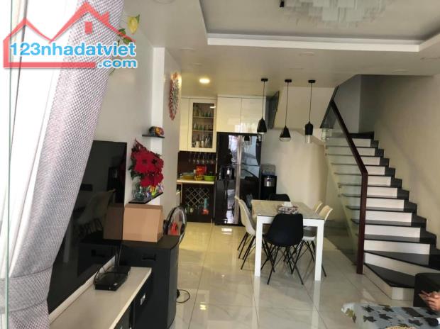 Nhà hẻm xe tải Huỳnh Văn Bánh, 5 tầng, 7.6 tỷ đang kinh doanh thu nhập 50 triệu/ tháng - 2