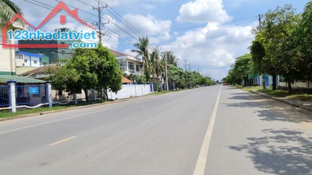 bán xưởng 17.000m2 văn phòng đẹp, có tầng lửng thuộc Đức Hòa, Long An giá 155 tỷ - 2