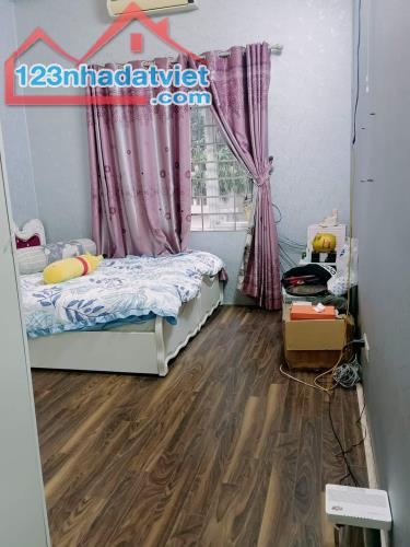 Bán nhà Doãn Kế Thiện. dt 30m x5t, mt 4m. giá 4,7 tỷ. - 2