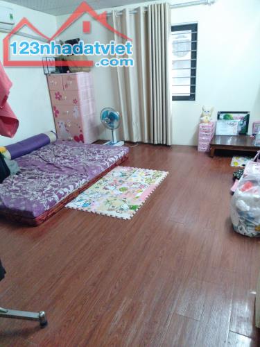 HOT! Nhà đẹp, ngõ ô tô, 30m2 x 2 tầng, vị trí đắc địa, chỉ 3 bước ra phố, Vĩnh Hưng - 1