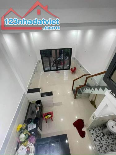 Cần bán gấp nhà, Nguyễn Xiển Q9 , hẻm ô tô 6m,4 tầng lầu 60m2.giá4tỷ5. - 2