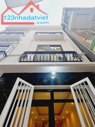 Bán nhà 5 tầng phố Vũ Thạnh, diện tích 38m2 mặt tiền 4m, Giá 5,5 tỷ, Lh 0842951516