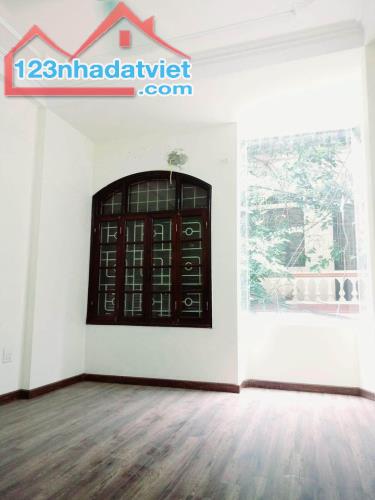 Bán nhà phố Đại La, diện tích 40m2 x5 tầng, mặt tiền 4m, Giá 3,8 tỷ, Lh 0913518923 - 3