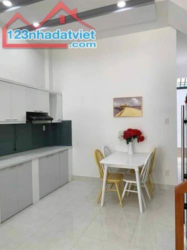 Cần bán gấp nhà, Nguyễn Xiển Q9 , hẻm ô tô 5m,2 tầng lầu 90m2.giá3tỷ950. - 2