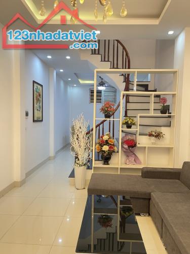 Bán nhà Thái Thịnh, Đống Đa, KD, ô tô, lô góc, 2 thoáng, nhà đẹp,38m2x5T, MT4.2m, 5.8 tỷ.