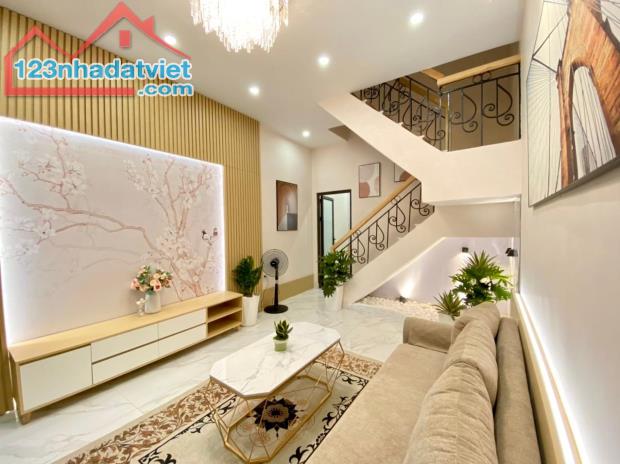 Bán Nhà MẶT NGÕ 40 Phố Tạ Quang Bửu, Hai Bà Trưng, Ngõ Thông, Ôtô 40m2x5T, nhỉnh 10 tỷ