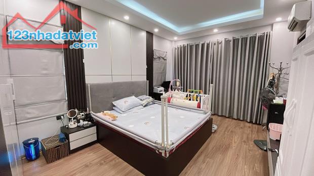 Nhà đẹp CẦU GIẤY 50M2, MẶT TIỀN 4M- Ô TÔ TRÁNH - KD nhỉnh 9 TỶ. 0359184333