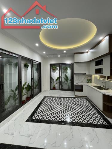 Siêu Hiếm Phố Lê Trọng Tấn 52m LÔ GÓC - THANG MÁY. 8 Ngủ. Gần Ô Tô Tránh