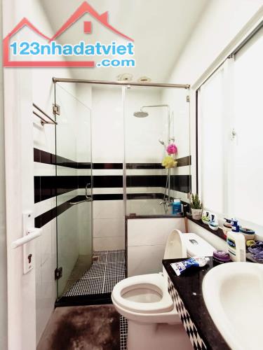 Mặt tiền Trịnh Đình Trọng, Tân Phú, DT: 4 x 16, Bốn tầng, giảm 1 tỷ còn 11 tỷ 6. - 3