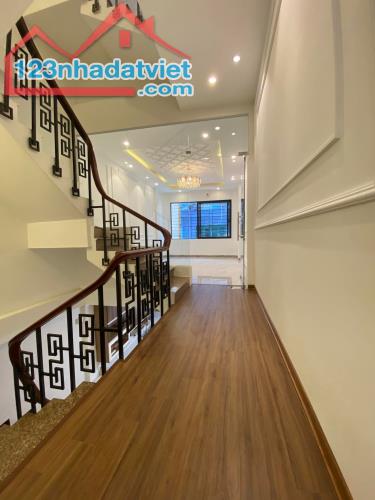 Ơ kìa phố Lạc Long Quân Cầu Giấy 60m2 7T thang máy oto tránh 14,5 tỷ .