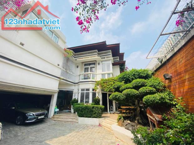 BÁN SIÊU PHẨM VILLA KHU KIỀU ĐÀM HƠN 300M2 793 TRẦN XUÂN SOẠN, P. TÂN HƯNG, Q7