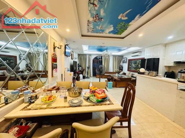 Bán nhà phân lô phố Nguyên Hồng. Đống Đa. DT60m x 7T thang máy. MT 5.4m - 2