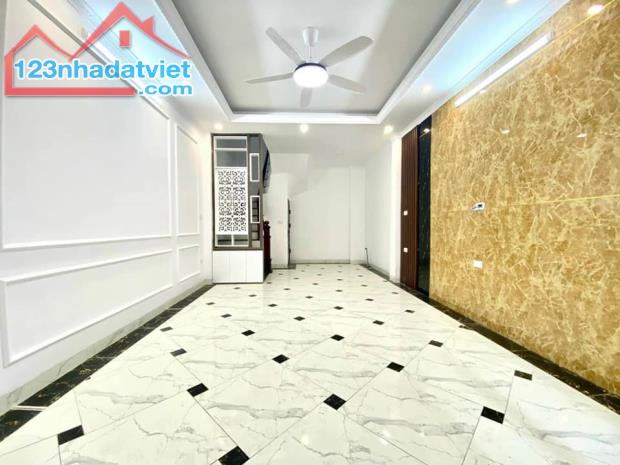 Bán nhà Tây Mỗ, Nam Từ Liêm 5 Tầng 4P Ngủ, nội thất mới đẹp giá nhỉnh 3 tỷ