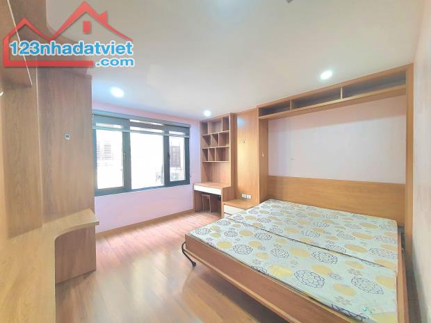 Bán nhà dòng tiền Huỳnh Thúc Kháng, Đống Đa 100m 8T MT7.2m Ô Tô tránh 20P 29,8 tỷ - 2