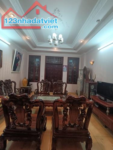 Cần bán gấp nhà phân lô phố Nghĩa Đô 60m2, 5T, ô tô tránh vỉa hè kinh doanh, hơn 17 tỷ