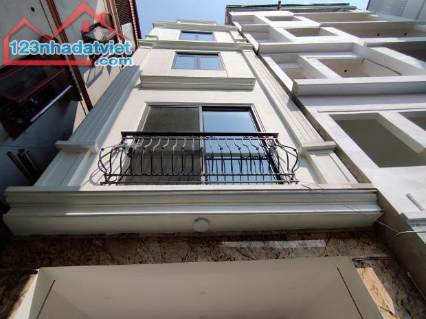 Chính chủ bán nhà xây mới La Khê - Hà Đông35m2*5T*5,1 tỷ, ô tô đỗ cách 20m.LH 0943075959